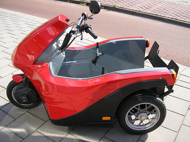 Volledig beeld van: Rolstoel scooter